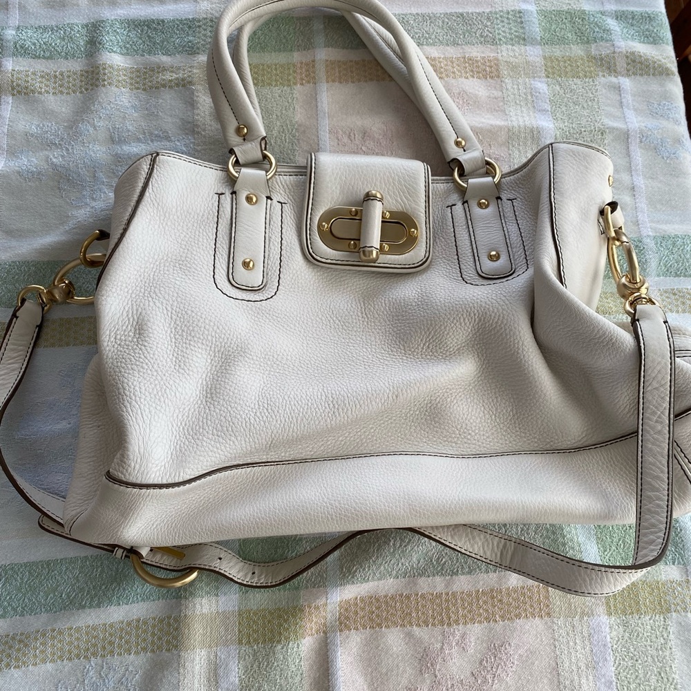 Elegant White Leather Handbag